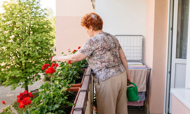 Mąż odszedł czternaście lat temu, "bo z tobą się nie da żyć". W listopadzie córka zapytała, czy na Wigilię nie postawiłabym jednego talerza więcej. "Mamo, tata jest teraz sam, a ty i tak zawsze zostawiasz puste miejsce dla wędrowca"