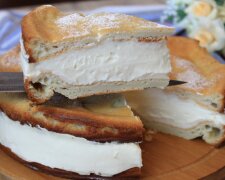 Piekę ciasto „Karpatka”: jest jeszcze szybsze i łatwiejsze niż pieczenie naleśników