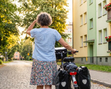 Syn śmiał się, że w moim wieku rower to "do sklepu i z powrotem". W sierpniu pojechałam z parafią na pielgrzymkę rowerową na Jasną Górę - sto dziesięć kilometrów. Syn przyjechał po mnie autem, "na wszelki wypadek"