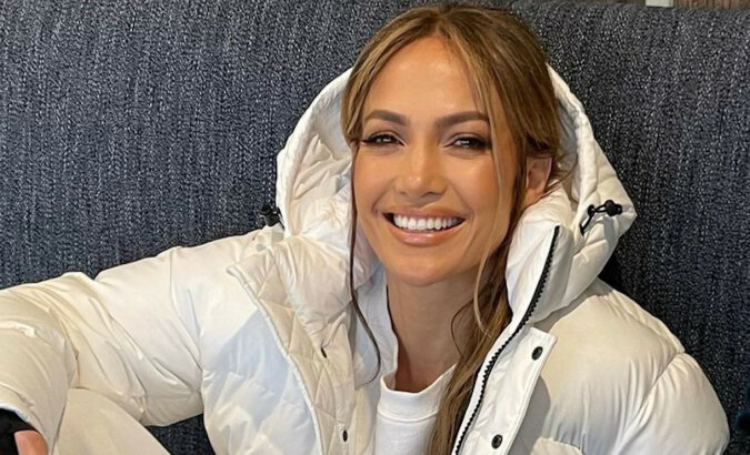 Olśniewający wizerunek Jennifer Lopez w czerwonej szmince