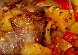 Wątróbka z jabłkami – niesamowicie smaczna i łatwa w przygotowaniu