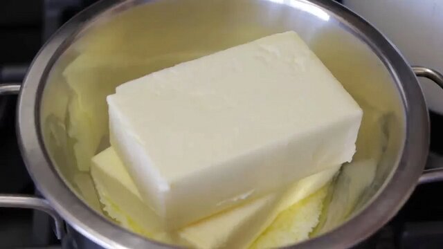 Jak prawidłowo sklarować masło? Oto szczegóły przygotowania prawdziwego masła ghee