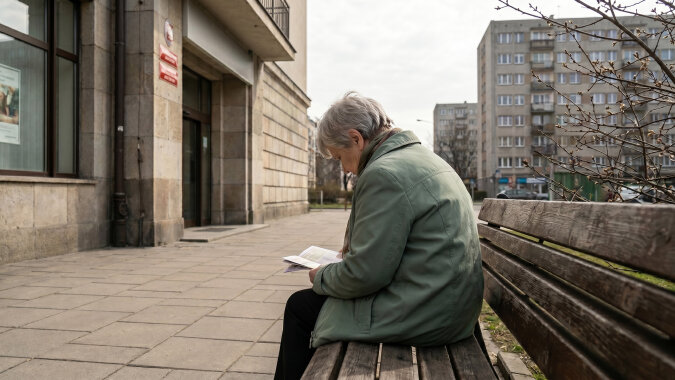 Przez dziesięć lat odkładałam na działkę, żeby mieć gdzie jeździć na emeryturze. Kiedy przyszłam do banku, okazało się, że syn, który miał pełnomocnictwo, wypłacił wszystko w styczniu