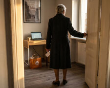 Wnuk studiował w Warszawie, co miesiąc wysyłałam mu tysiąc złotych na życie. Przez trzy lata. Zadzwoniłam na uczelnię zapytać o termin obrony - powiedzieli, że został skreślony z listy studentów półtora roku temu