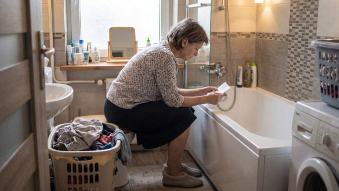W praniu z kieszeni męża wypadł kwit od grawera: bransoletka złota, napis "Dla B.". Nie mam na imię na B. Włożyłam kwit z powrotem do kieszeni. Odbiór jest we wtorek