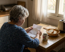 Syn poprosił o 18 tysięcy na spłatę karty kredytowej. Dałam z oszczędności, ledwo starczyło na życie przez pół roku. Tydzień temu córka powiedziała mi przypadkiem, że brat wcale nie miał długu na karcie