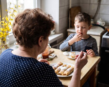 Od października odbieram wnuka z przedszkola i siedzę z nim do wieczora - "tylko na zimę, mamo, w marcu wraca pani Gosia". Wczoraj Kubuś przy kolacji oznajmił, że pani Gosia już nie wróci