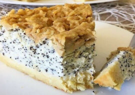 Wspaniałe pyszne ciasto z twarogiem i makiem