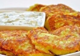 Placki cukiniowe z serem i czosnkiem