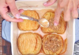 Pieczone jabłka z cynamonem i płatkami owsianymi. Świetny deser, którego można szybciutko przygotować