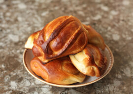 Najdelikatniejsze bułeczki z nadzieniem twarogowym do herbaty