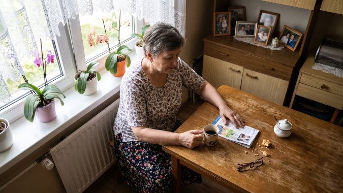 Pilnuję wnuków w każdy wtorek i czwartek, od przedszkola. W maju poprosiłam o jeden wolny czwartek w miesiącu - chciałam na basen z Grażyną. Córka spojrzała znad telefonu: "a co my niby zrobimy z dziećmi?"