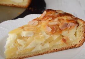 Krucha szarlotka z jabłkami w śmietanie