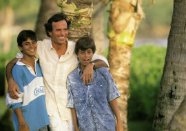 Jak wygląda teraz starszy brat Enrique Iglesiasa