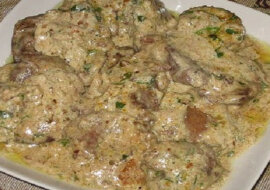 Wątróbka w sosie orzechowym z czosnkiem. Bardzo smaczne danie