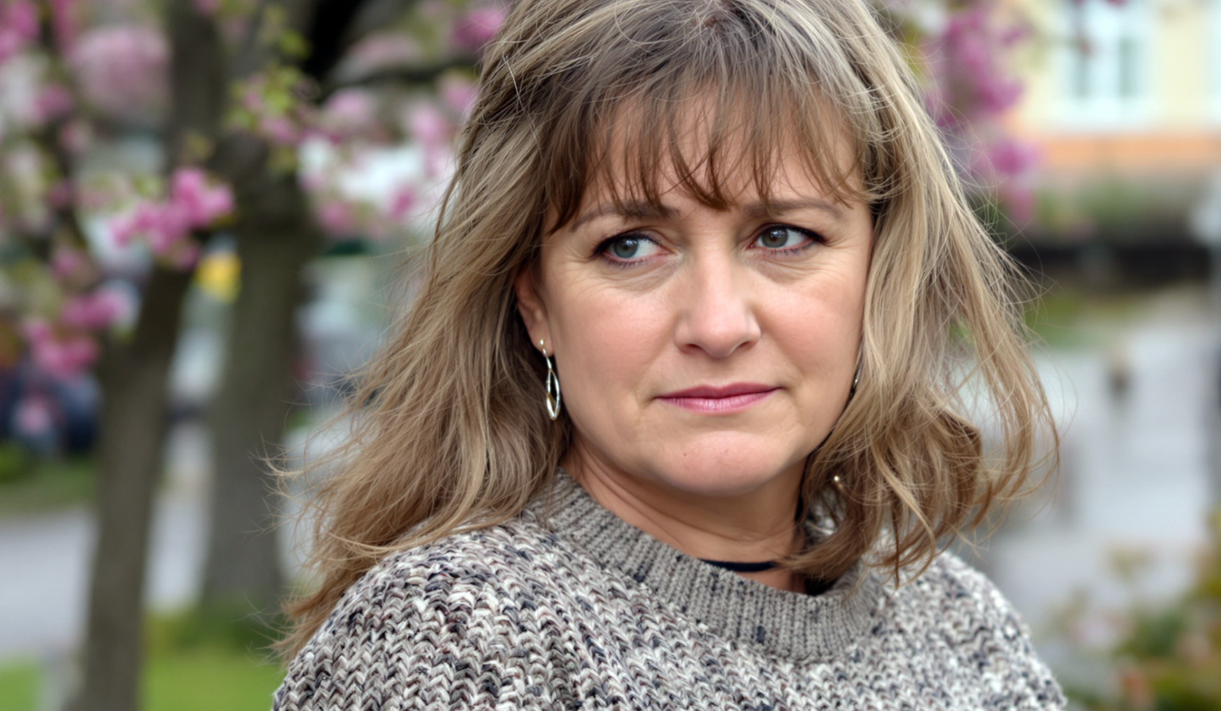 Po 55. urodzinach mąż przestał wracać do domu na noc. Powiedział, iż potrzebuje przestrzeni - a potem zobaczyłam ich razem w galerii handlowej