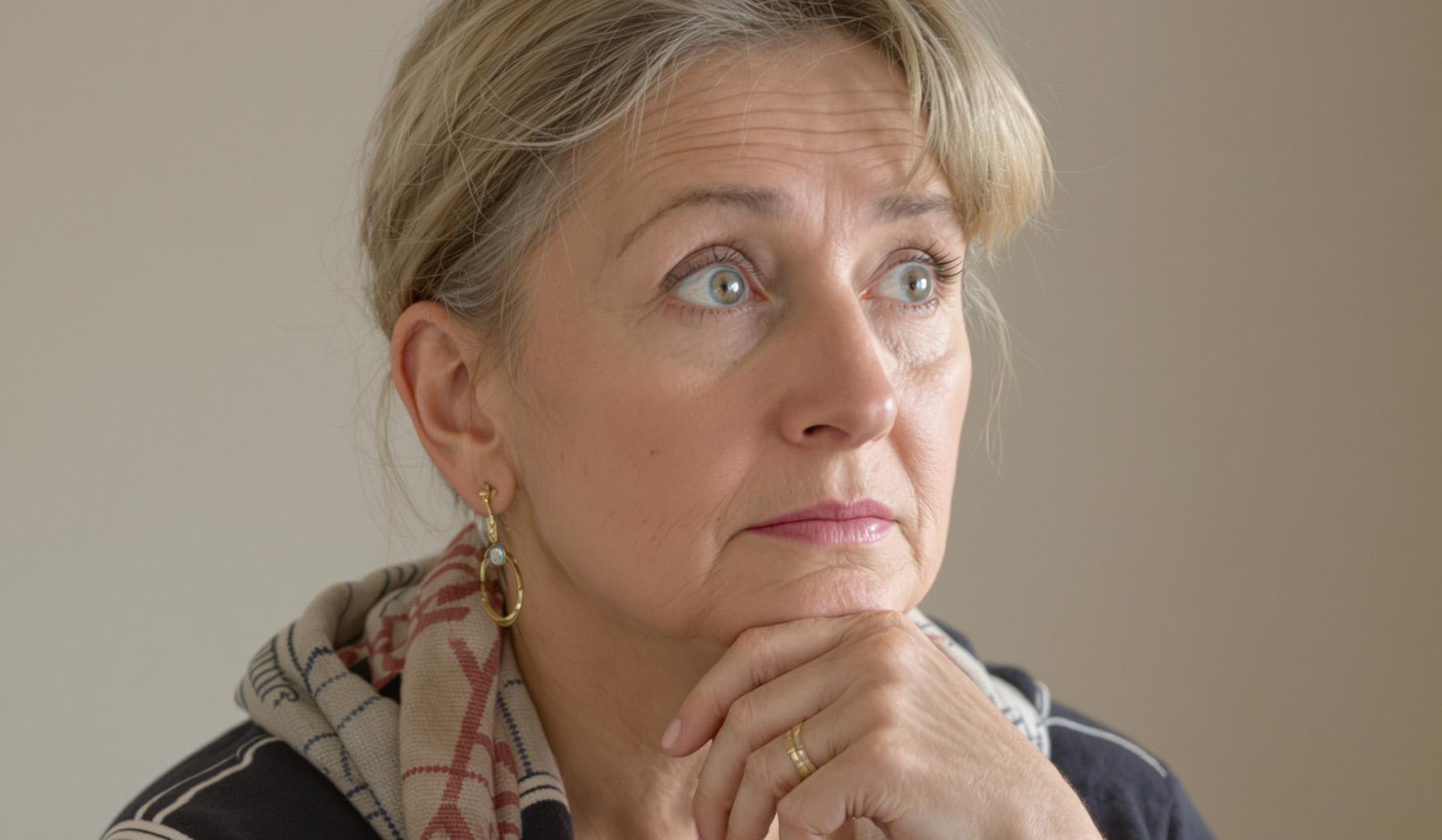 Uprałam jego jesienny płaszcz. W kieszeni znalazłam rachunek z hotelu na dwa śniadania