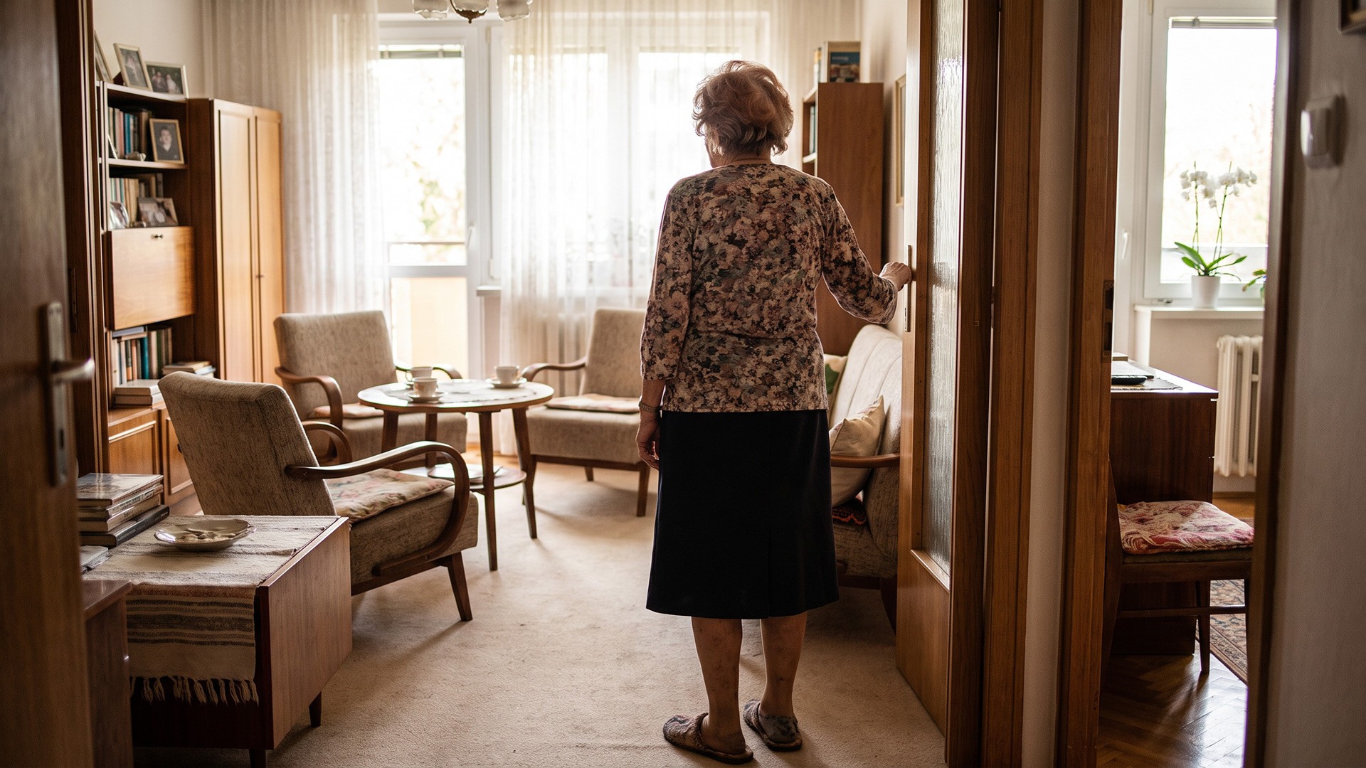 Mam osiemdziesiąt dwa lata. Przez ścianę słyszę, jak dzieci ustalają, "czyja teraz kolej na mamę" - lato było Wojtka, to jesień Grażyny. Kiedyś tak samo mówiłam o swojej mamie. Nie wiedzą, iż słyszę. Ja wtedy też myślałam, iż mama nie słyszy